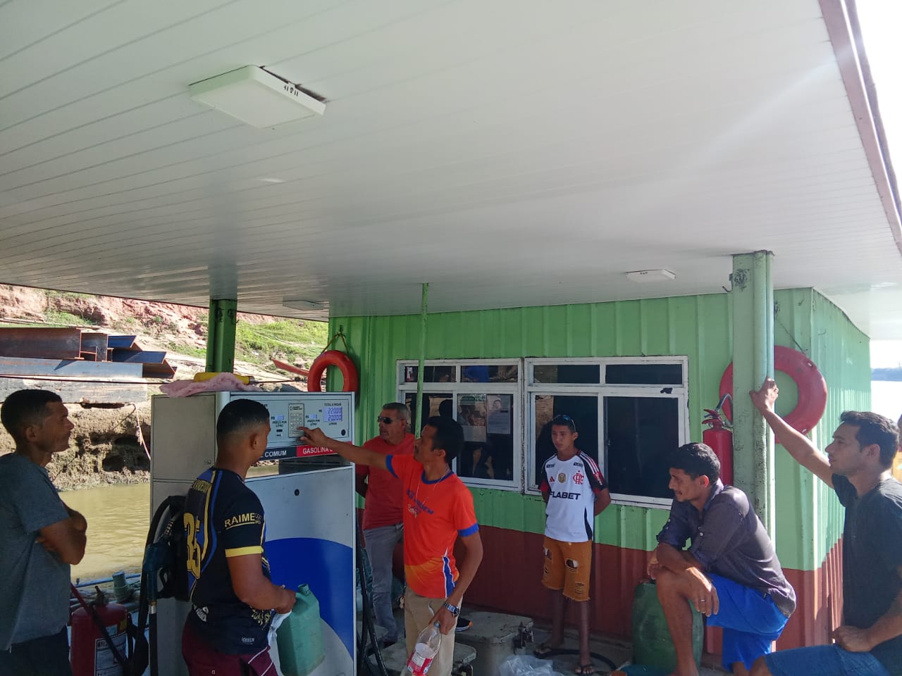 Gasolina acaba em Marechal Thaumaturgo e filas se formam nos pontões