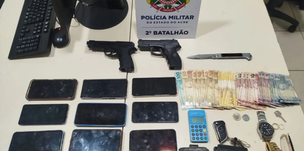 Três homens são presos e adolescente apreendido suspeitos de arrastão em Rio Branco