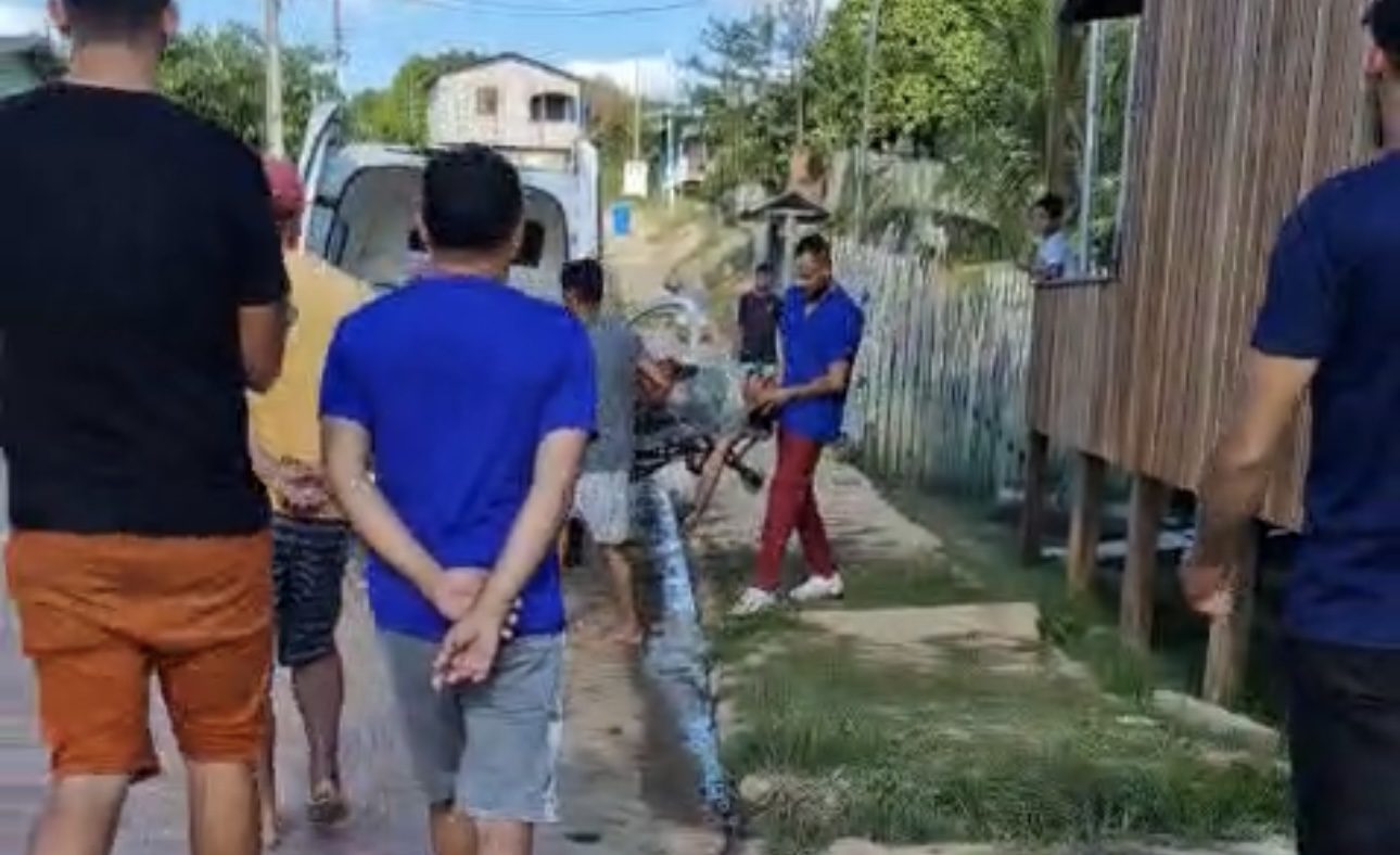 Briga durante bebedeira termina com dois homens feridos por faca em Porto Walter