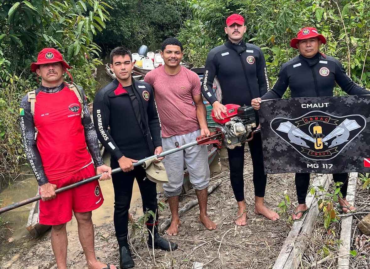 Bombeiros realizam mergulho e resgatam motor de rabeta submerso no Rio Lagoinha