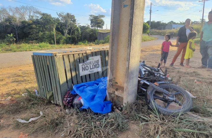 Jovem morre ao colidir com poste após perder controle de moto em Brasiléia