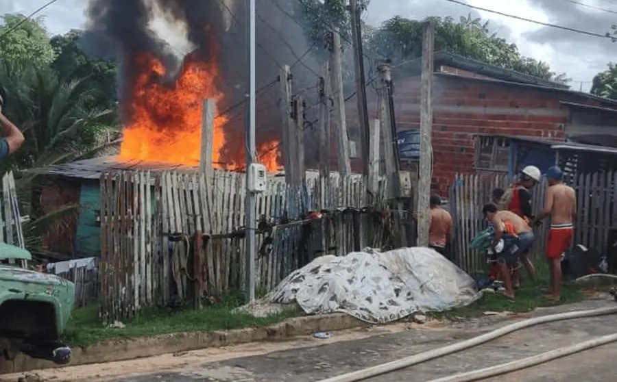 Homem é preso após invadir e incendiar casa da própria irmã em Cruzeiro do Sul