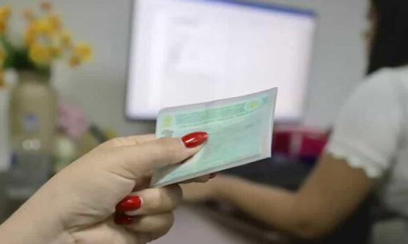 Gladson sanciona lei que cria CNH Social para mulheres vítimas de violência