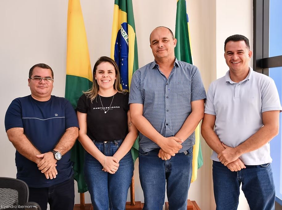 Prefeito Zé Luiz empossa novo Secretário de Transporte e Controle Interno Geral