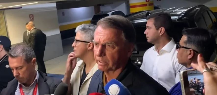 Bolsonaro nega planejar fuga e diz viver “suprema humilhação”