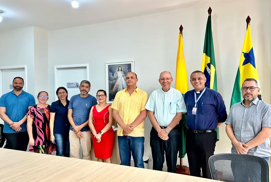 Prefeito Zé Luiz recebe visita do Bispo Dom Flávio Giovenalle para discutir parceria educacional e reforçar compromisso com a gestão