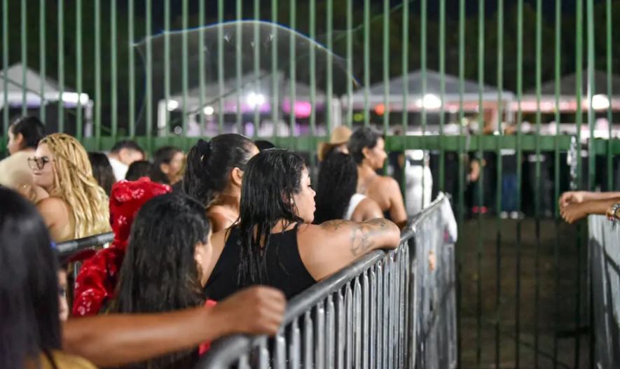 Produção de Zezé Di Camargo & Luciano barra imprensa e impede transmissão de show