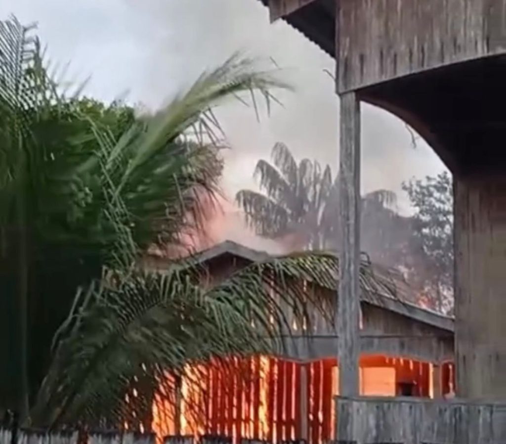 Tarauacá: Vizinho salva idosa de 94 anos de incêndio no bairro Senador Pompeu