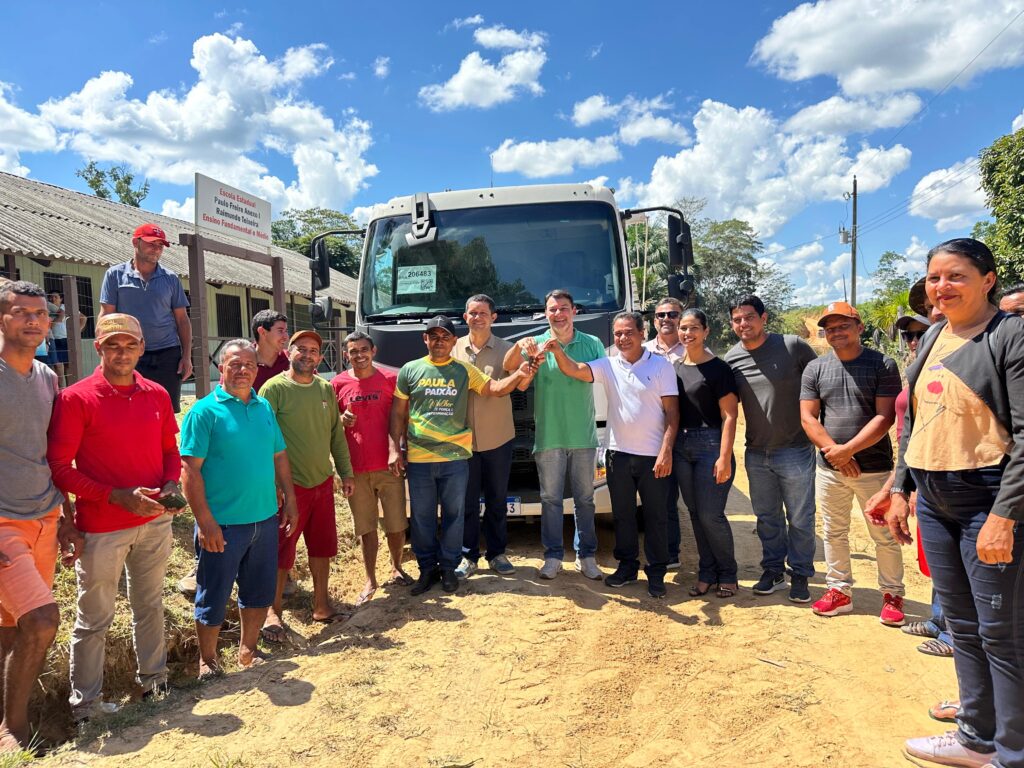 Caminhão entregue pela Prefeitura fortalece infraestrutura nos ramais Arco-Íris e Pavão, em Rodrigues Alves