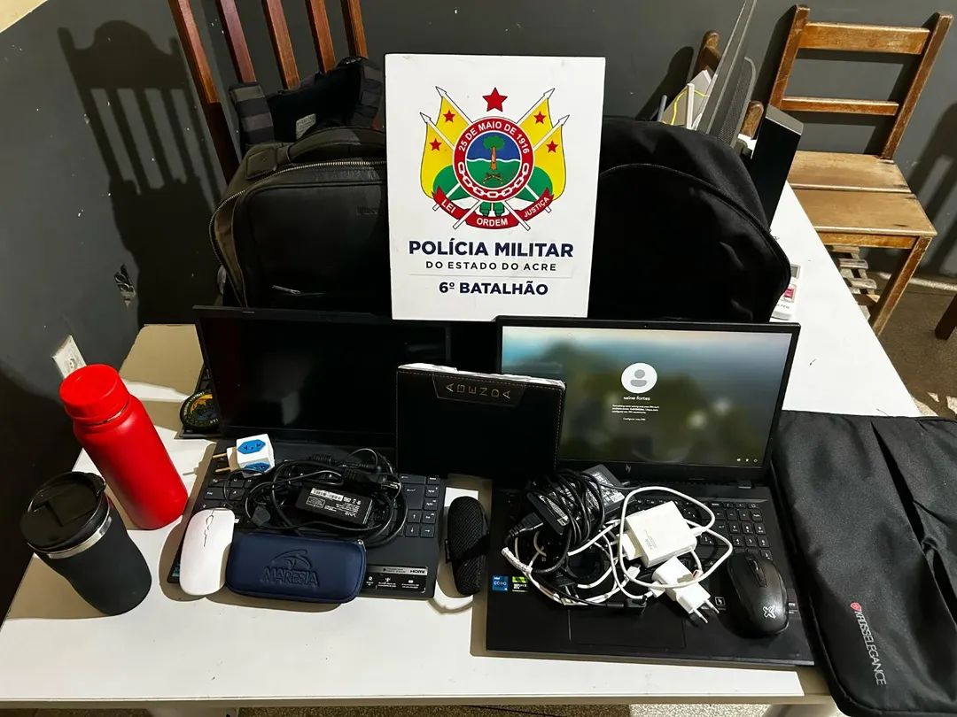 Polícia Militar recupera notebooks furtados de veículo no centro de Cruzeiro do Sul