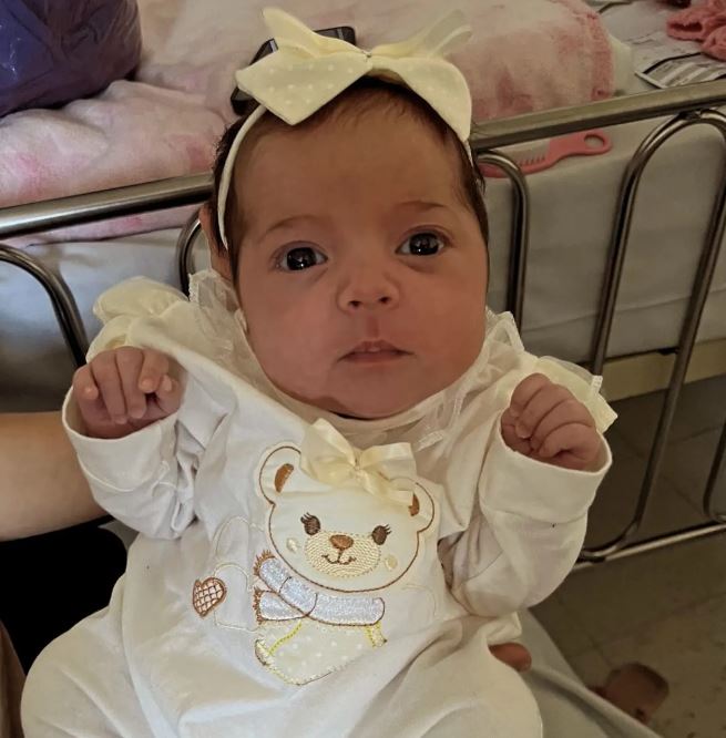 Pai da pequena Aurora afirma que previsão de alta é para a próxima segunda-feira
