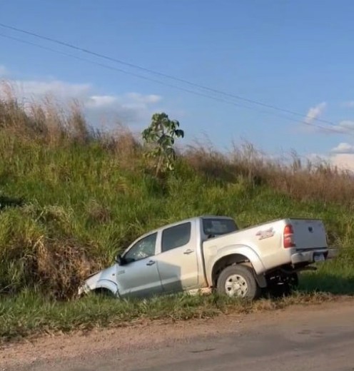 Caminhonete sai da pista em trecho crítico da BR-364 entre Manoel Urbano e Feijó