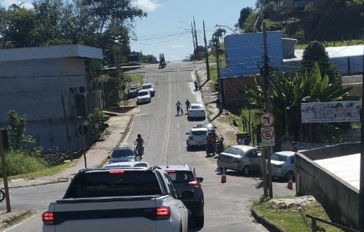 Em Cruzeiro do Sul, acidente entre dois carros é registrado no Bairro Morro da Glória
