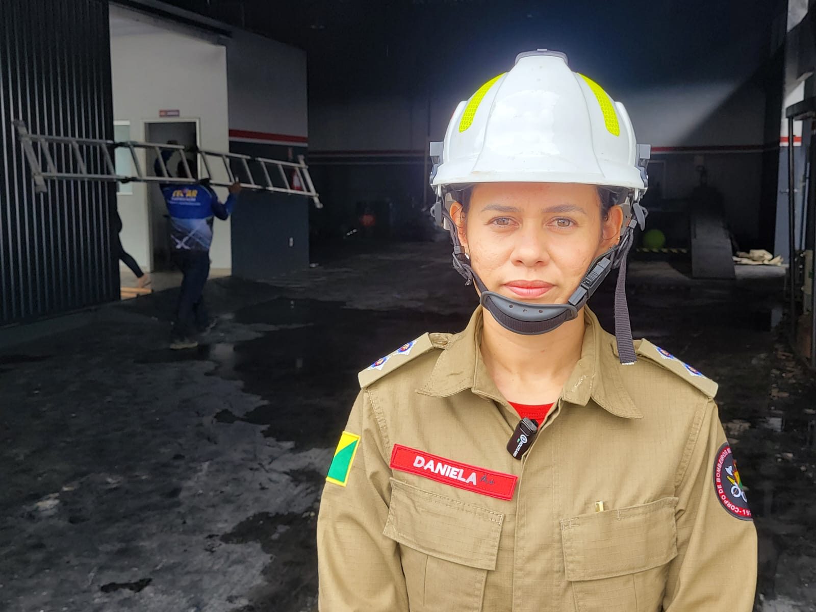 Perícia do Corpo de Bombeiros busca identificar causas de incêndio em lojas de Cruzeiro do Sul